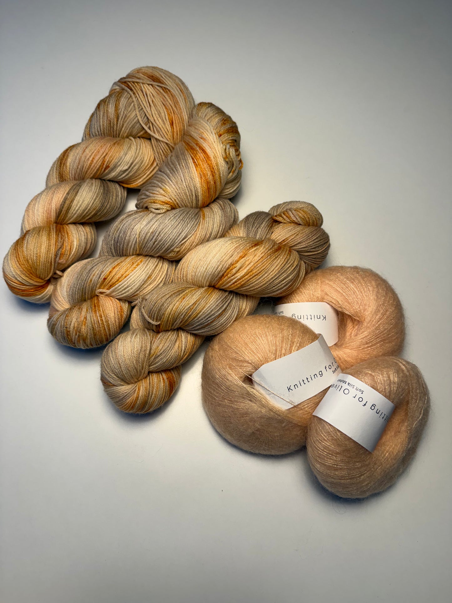 Strikkekit Sweater Adult - håndfarvet garn + Knitting for Olive Soft Silk Mohair (gratis opskrift)