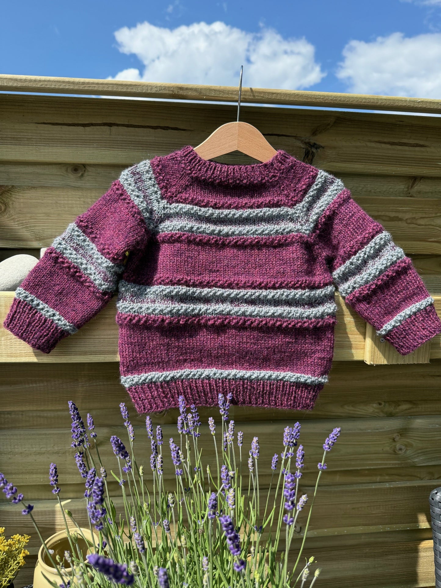 Curly Hug Sweater Kids – Strikkeopskriften udgives i Januar/Februar 2026